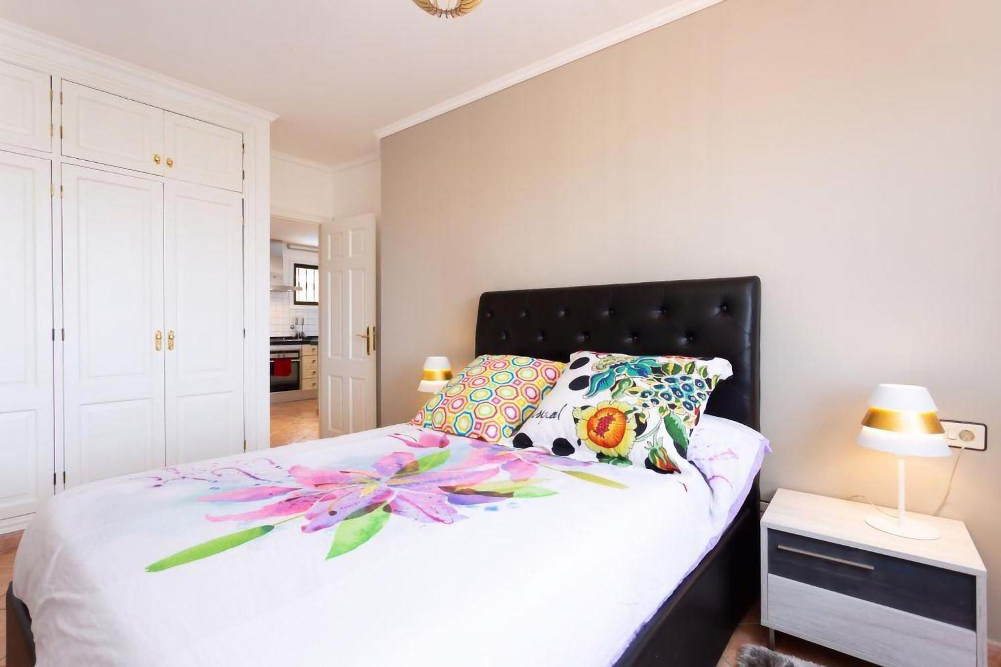 Eden Rentals Elite Palace Suites アデヘ エクステリア 写真